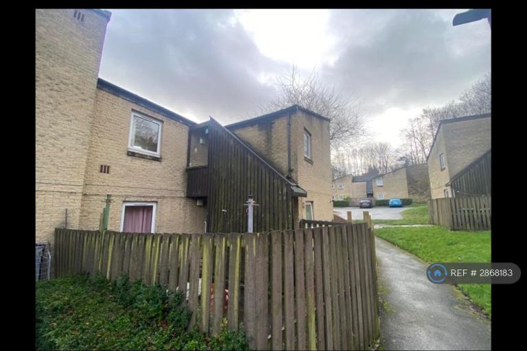 1 bedroom flat in Truncliffe, Bradford, BD5 (1 bed) (#2868183)