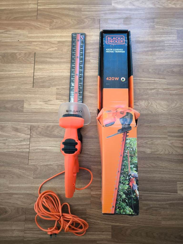 Black & Decker 420W Corded Hedge Trimmer BEHT201-BMGB – As Good As New