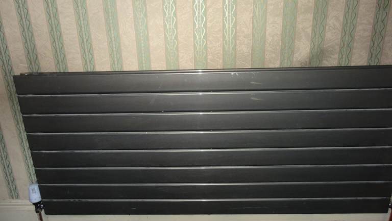 Grey Electric Radiator Heater – Good Condition