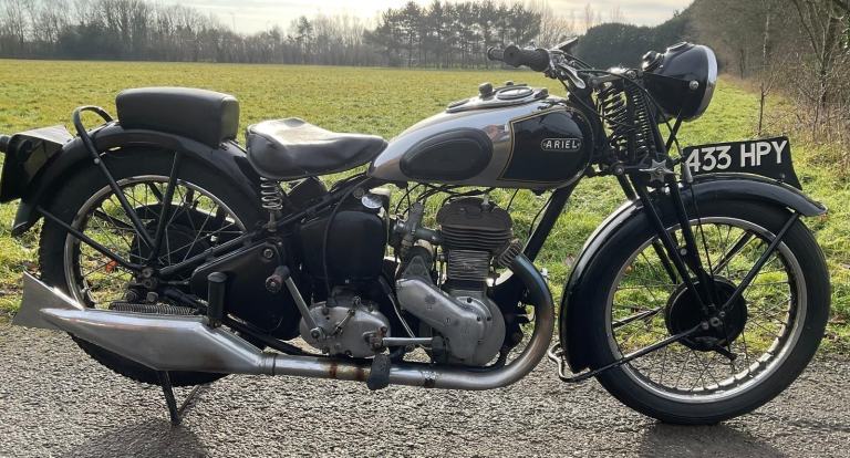 1946 Ariel VB 598cc – Rigid Frame, Girder Forks, Original Tinware