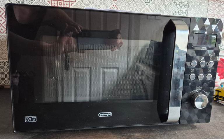 De'Longhi Brillante 23L 900W Combination Microwave - Black - Nearly New