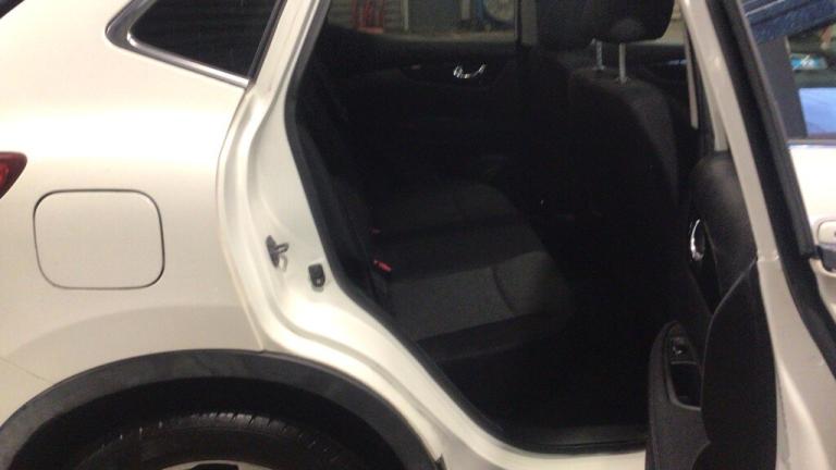 2017 Nissan Qashqai 1.2 DiG-T N-Connecta 5dr ++ PANROOF / NAV / CAMERA / ULEZ ++ HATCHBACK Petrol...