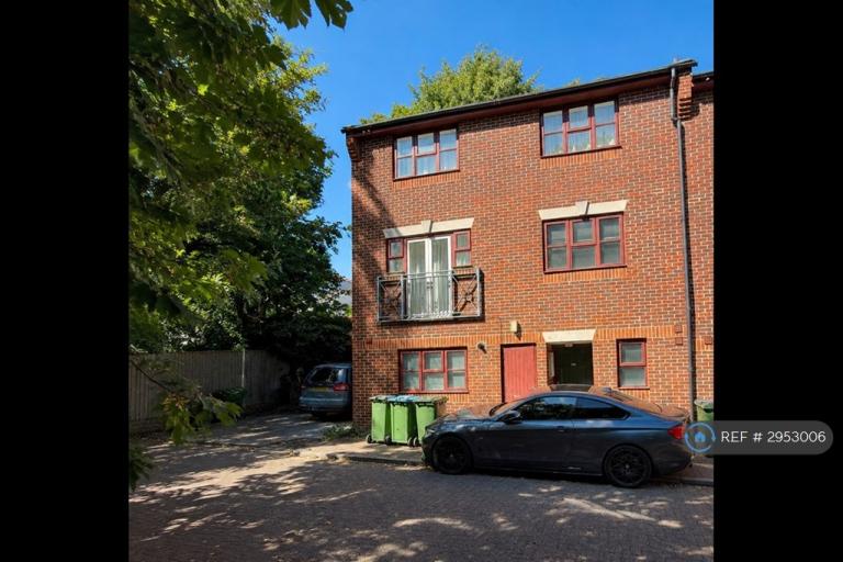 3 bedroom house in Congleton Grove, London, SE18 (3 bed) (#2953006)