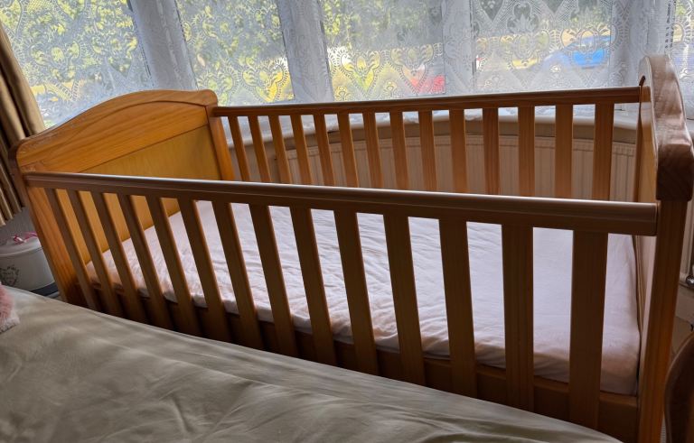 Cot bed with height adjustable 