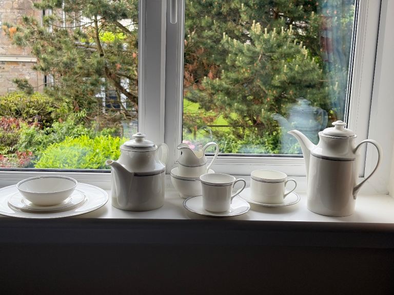 Royal Doulton Simplicity White Dinnerware & Tea Set – Good Condition