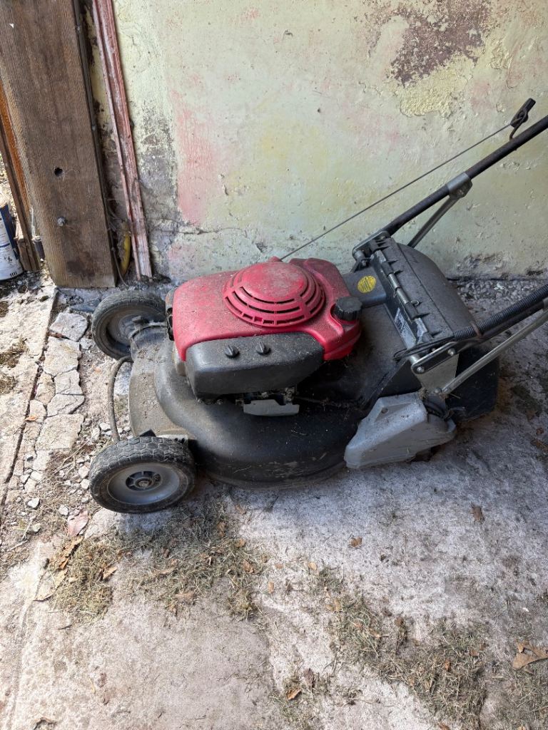 PETROL LAWN MOWER 