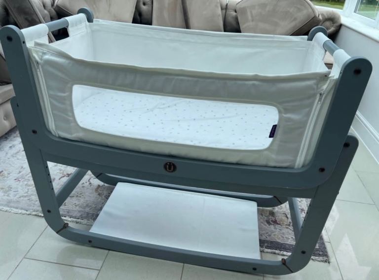 Baby Bedside Crib/Cot – Grey & White Snuzpod