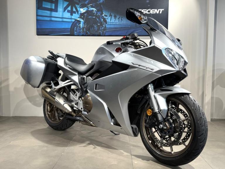 HONDA VFR800F 2017 MODEL IN SILVER ,EXTENSIVE SERVICE HISTORY, PANNIERS