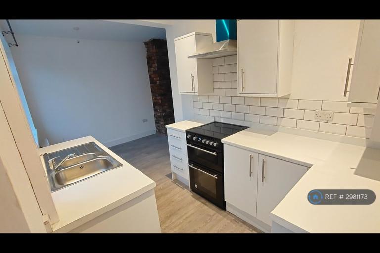 3 bedroom house in Canterbury Road, Stockport, SK1 (3 bed) (#2981173)