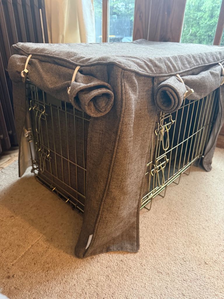Lords & Labradors Gold Crate & Cover