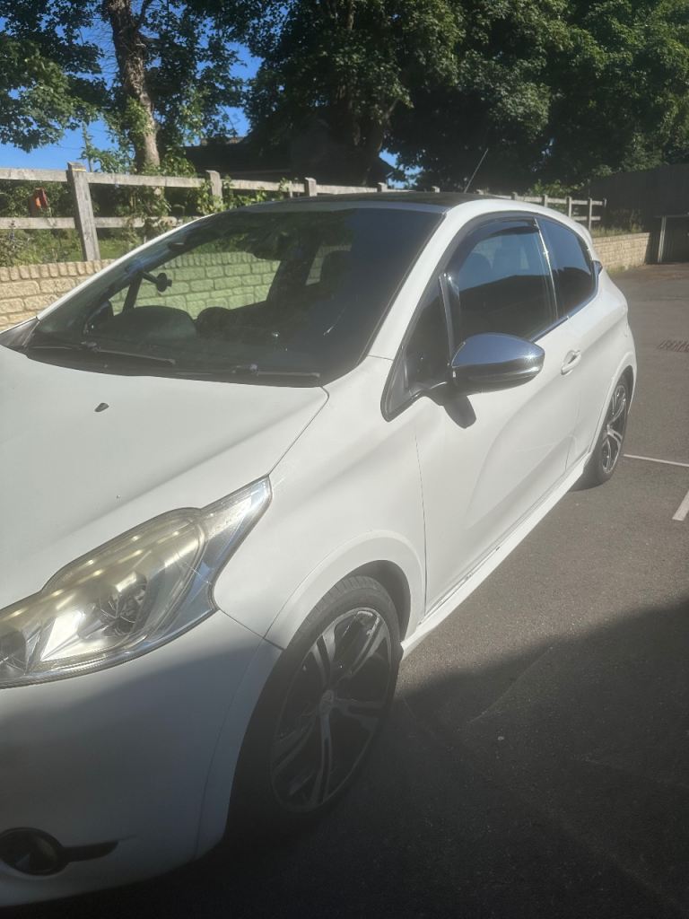 Peugeot, 208, Hatchback, 2014, Manual, 1598 (cc), 3 doors