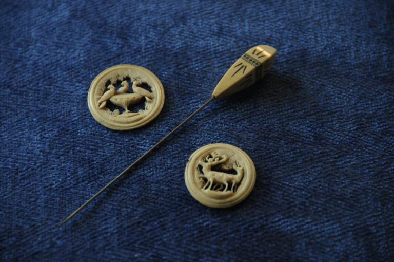 Antique Hat Pin And Fretwork Jewellery Ovals.  Victorian Or Edwardian.  Decorative Collectables