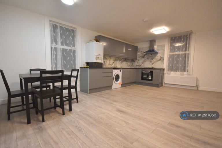 3 bedroom flat in Parklands Road, London, SW16 (3 bed) (#2917060)