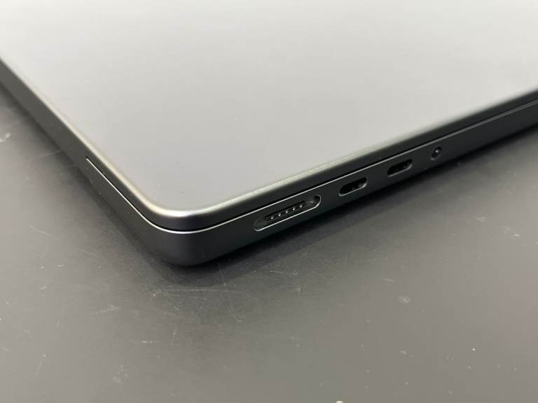 14'' Apple MacBook Pro Core M3 Pro 18GB Ram 512GB SSD Logic Pro 11 Ableton 12 Adobe 2025 OS TAHOE