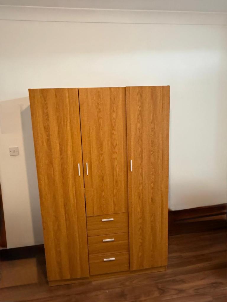 Wooden Wardrobe with 3 Doors and Drawers – Good Condition