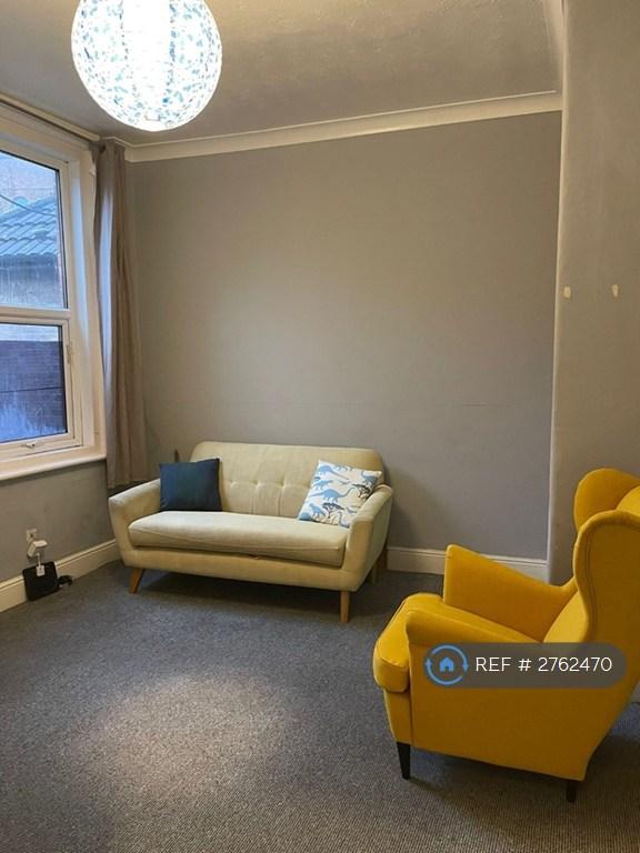 1 bedroom flat in Windsor Mansions, Southsea, PO5 (1 bed) (#2762470)