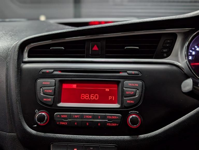 2015 Kia Ceed 1.6 CRDi 2 Hatchback 5dr Diesel DCT Euro 6 (s/s) (134 bhp) HATCHBACK Diesel Automatic