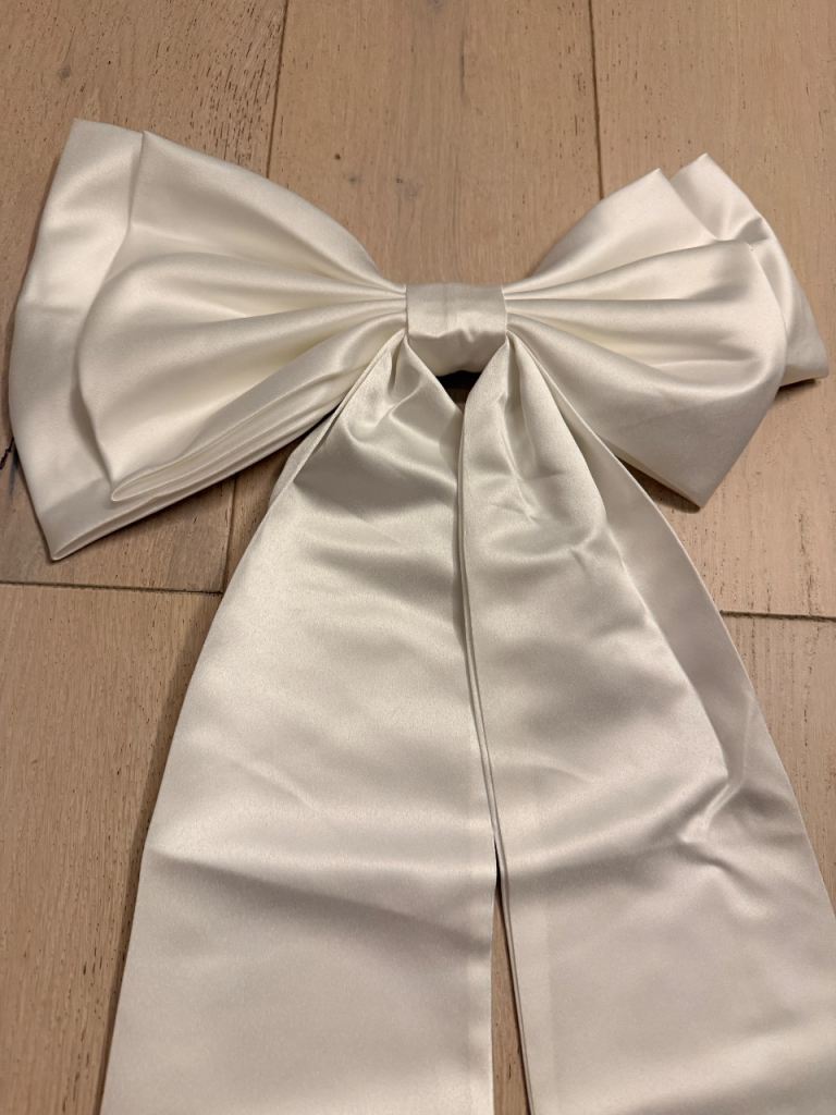 Wedding decorations bow 