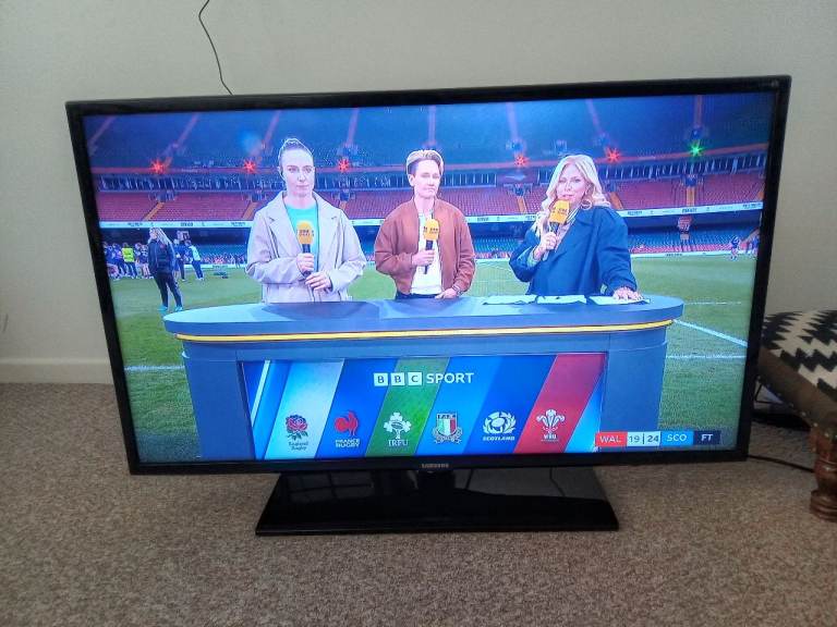 Samsung 40" TV with remote.