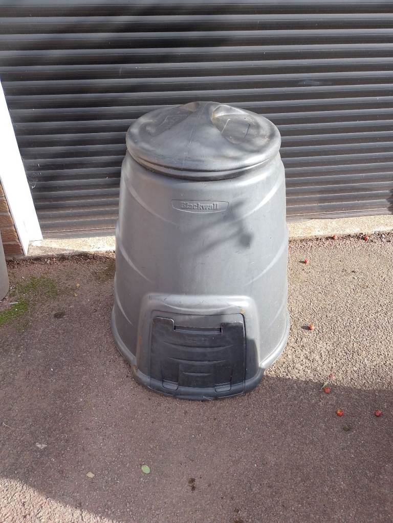 Compost Bin – Good Condition