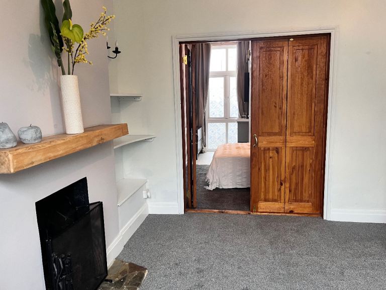 Ensuite bedroom, own lounge, share kitchen