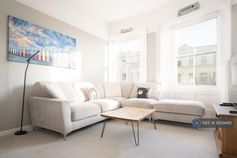 2 bedroom flat in Brunswick Place, Hove, BN3 (2 bed) (#2959495)