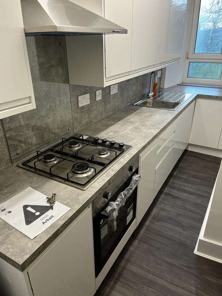 Bright Unfurnished 1 Bedroom Flat