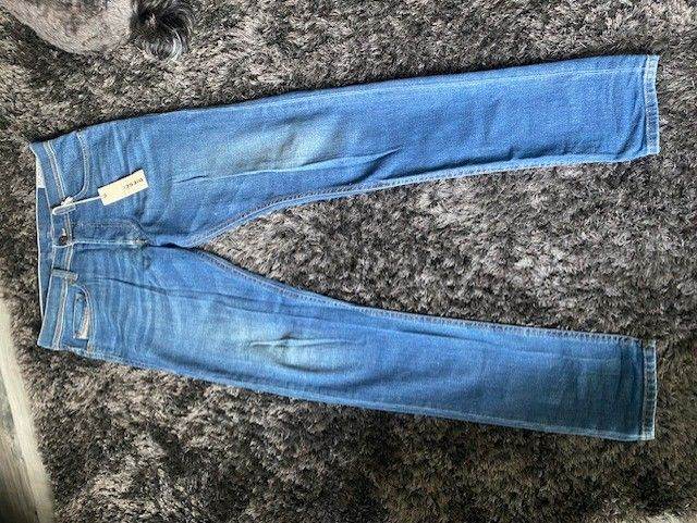 DEISEL MENS  SLIM JEANS BNWT W28X32L RRP £79 SELLING £15 GREAT PRICE 😎😎😎😎