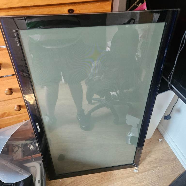 3 tvs for sale 2x32 1x55 