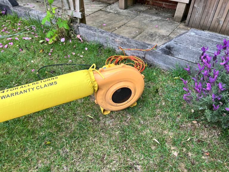 Kids bouncy castle - 2 to 8 years old