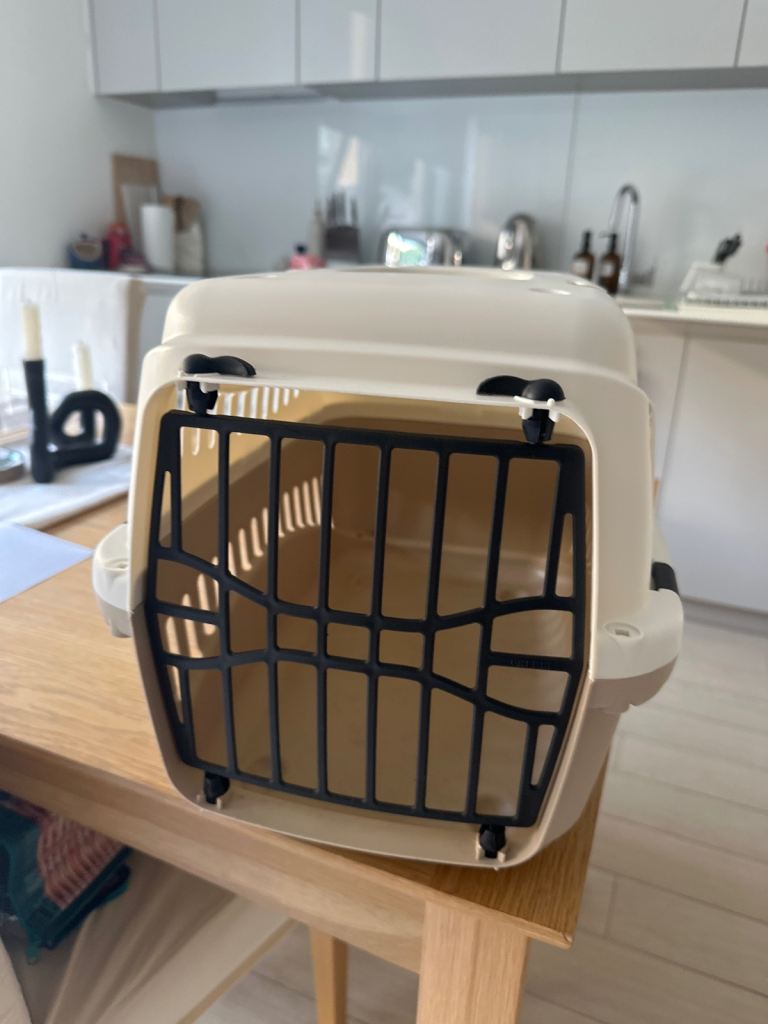 Cat carrier 