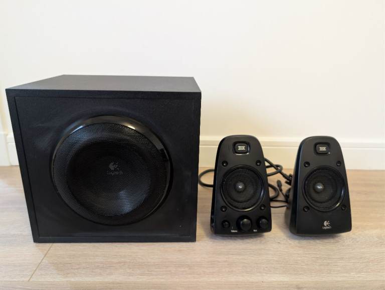 Logitech Z623 THX 2.1 Speaker System with Subwoofer, THX Certified Audio, 400 Watts Peak Power bass