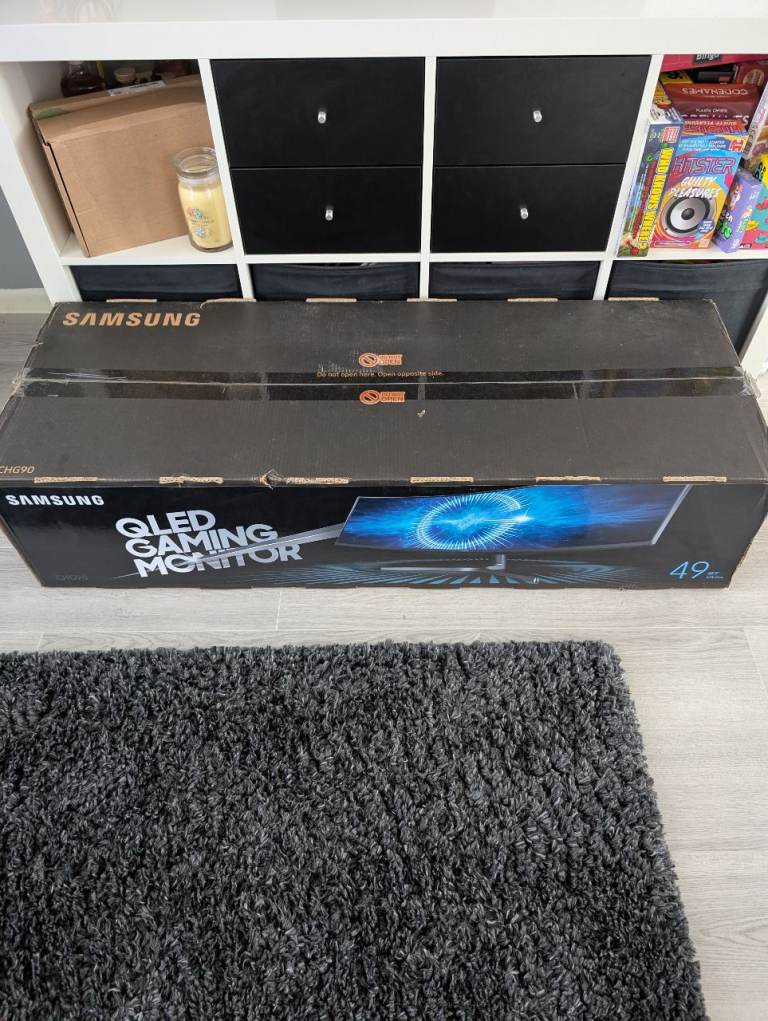 Samsung QLED Gaming Monitor 49 Inch - Excellent Condition