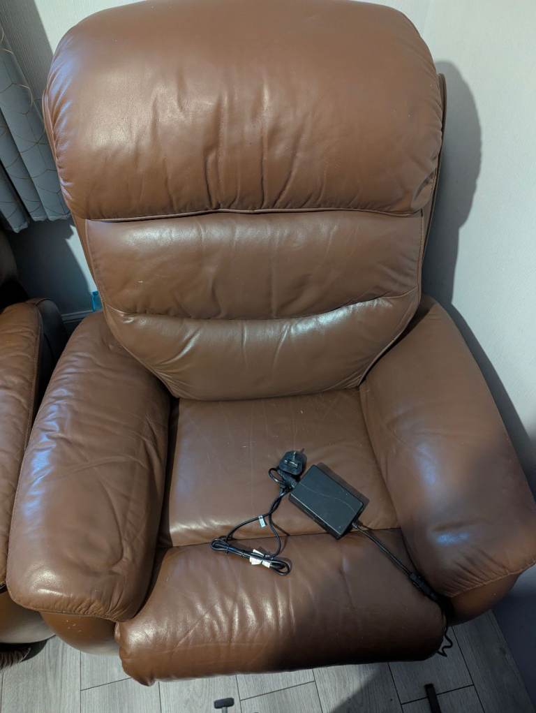 image for 2 electric recliners