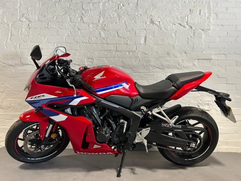 2025 Honda CBR650R E-Clutch - 1786 miles - STUNNING!