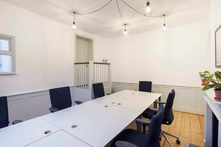 6 Person office in Dalston all inclusive with meeting rooms 