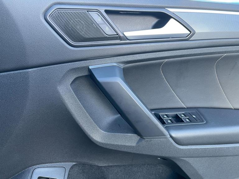 2020 Volkswagen Tiguan 1.5 TSI EVO R-Line Tech DSG Euro 6 (s/s) 5dr ESTATE Petrol Automatic