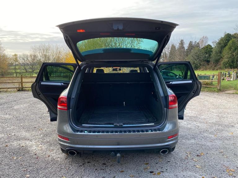 2014 Volkswagen Touareg 3.0 TDI V6 BlueMotion Tech R-Line Tiptronic 4WD Euro 5 (s/s) 5dr ESTATE D...