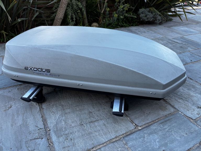 Car roof rack 400l in good condition 