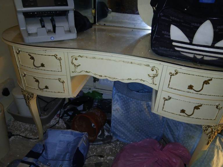 1930's Original cream Dresser complete with 1 x matching side table!