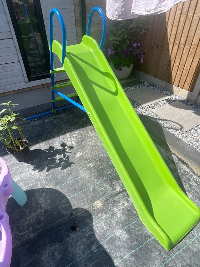 Children’s medium slide excellent condition 