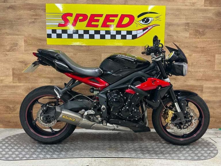 TRIUMPH STREET TRIPLE R 675