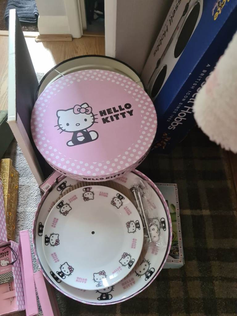 Hello Kitty Cake Stand & Plates Set – Pink, As Good As New