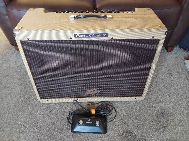 Peavey Classic 50 valve guitar amplifier USA made reverb footswitch recently serviced 2x12
