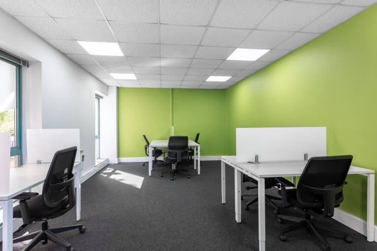 Northfleet - DA11 8HN \ Hot Desk in a Ready-to-Use Coworking Space