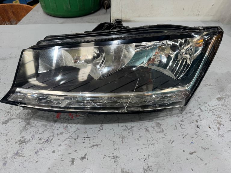 Skoda Fabia headlight unit