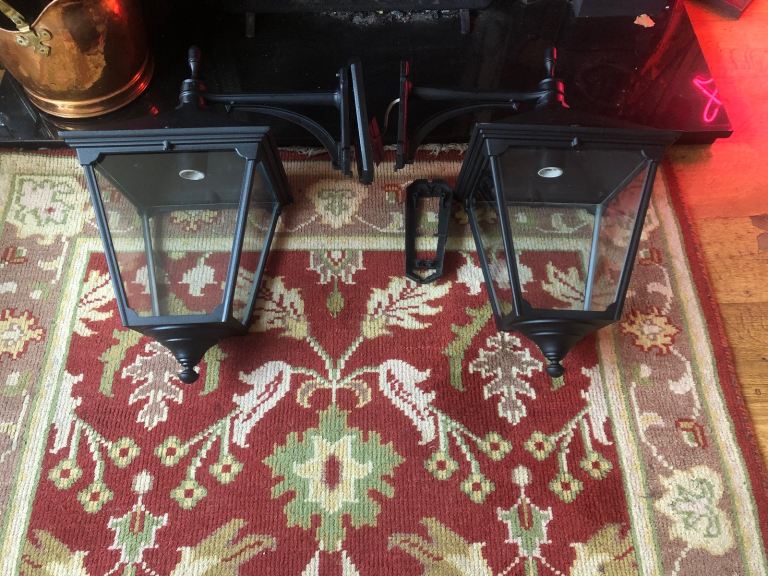 TWO LARGE MATCHING VICTORIAN STYLE COACH HOUSE WALL LIGHTS WITH MOUNTS ,FREE LOCAL DELIVERY