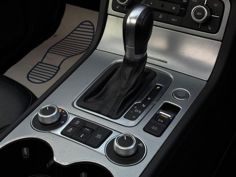 2016 Volkswagen Touareg 3.0 TDI V6 BlueMotion Tech R-Line Tiptronic 4WD Euro 6 (s/s) 5dr ESTATE D...