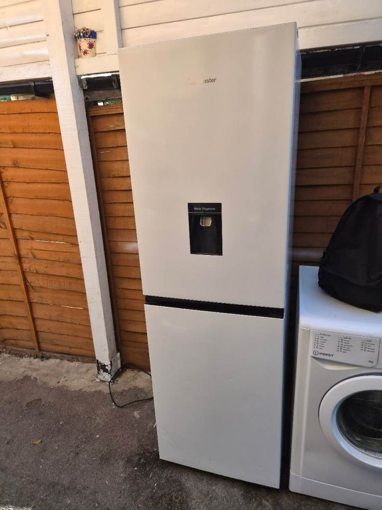 Fridgemaster Fridge Freezer with Water Dispenser – Good Condition
