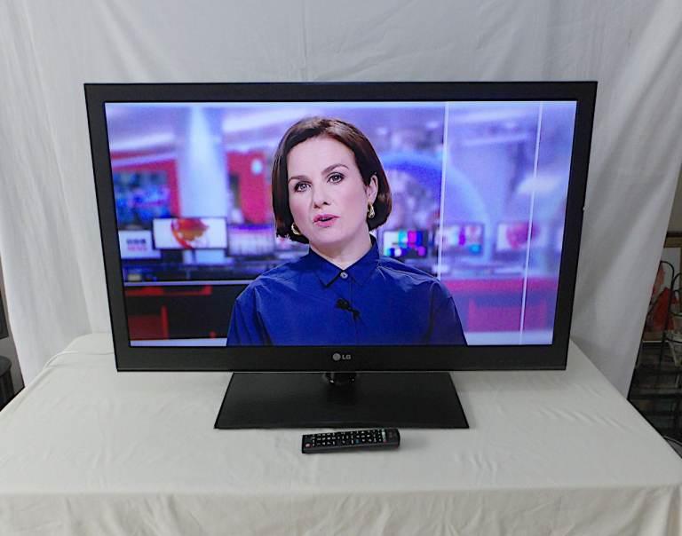 LG 37 inch LED TV with Built-in Freeview HD